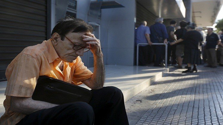 ساعات تفصل أثينا عن العجز عن سداد ديونها وبروكسل تدعو للتفاوض