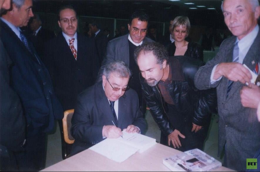 بريماكوف يوقع النسخة العربية من كتابه "الشرق الأوسط:المعلوم والمخفي" في مكتبة الأسد بدمشق عام 2006