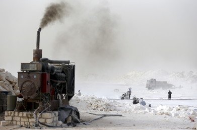  صورة لعمال محاجر المنيا في صعيد مصر، 28 مايو 2015