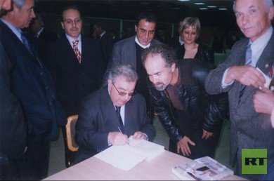 بريماكوف يوقع النسخة العربية من كتابه "الشرق الأوسط:المعلوم والمخفي" في مكتبة الأسد بدمشق عام 2006
