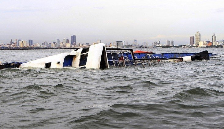 مصرع 36 شخصا بغرق عبارة في الفلبين