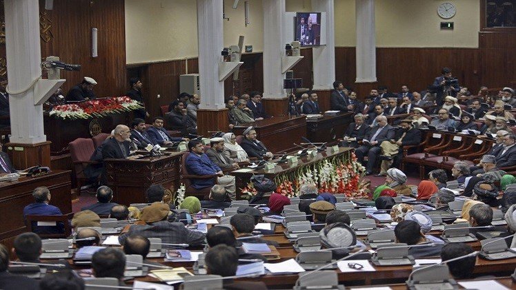 مقتل 16 من طالبان وشرطي أفغاني في اشتباك جنوب البلاد