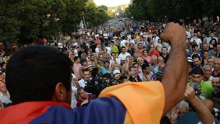 أرمينيا.. المحتجون يوجهون تحذيرا للحكومة 