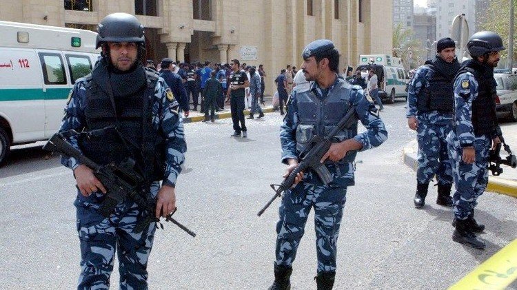 اعتقال 26 شخصا يشتبه بتورطهم بتفجير جامع في الكويت