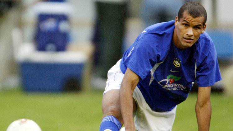 ريفالدو يعود للملاعب الخضراء في سن 43  (فيديو)