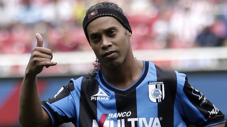 رونالدينيو يوقع لنادي فلومينيسي البرازيلي