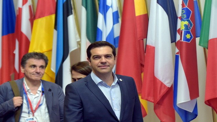 أصداء إيجابية على مستوى الشارع والأحزاب اليونانية بعد إعلان الاتفاق