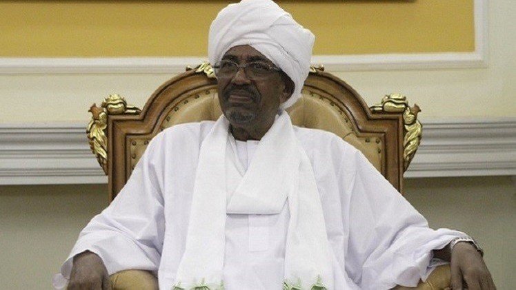 البشير يصل موريتانيا رغم مذكرتي اعتقال "الجنائية الدولية"