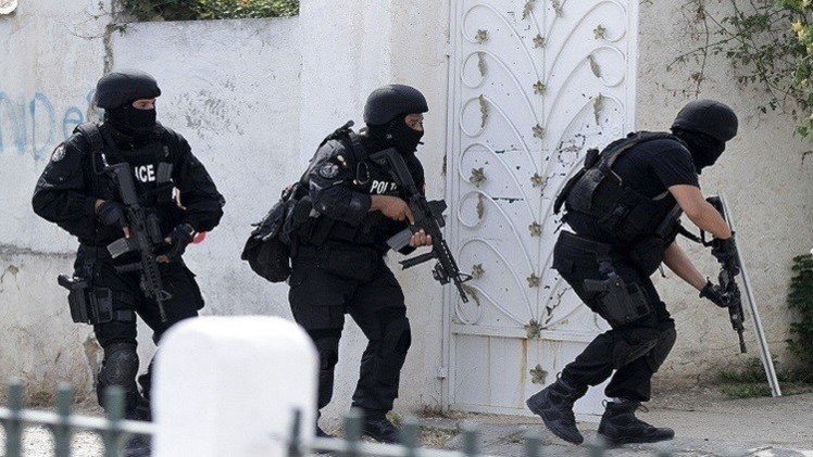 إلقاء القبض على 17 شخصا بتهمة الانتماء لتنظيمات "إرهابية" في تونس