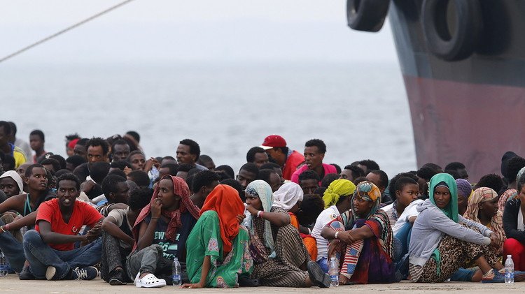 إيطاليا: إنقاذ 1810 مهاجرين وانتشال 13 جثة
