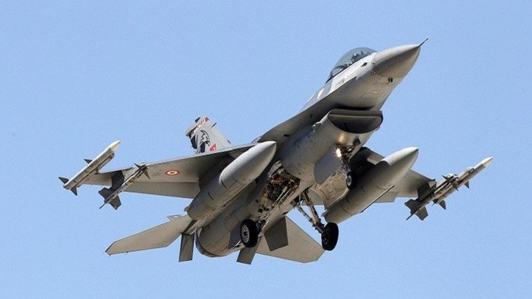 الجيش التركي يجدد قصفه لمعاقل الكردستاني ومقتل جندي بهجوم مسلح