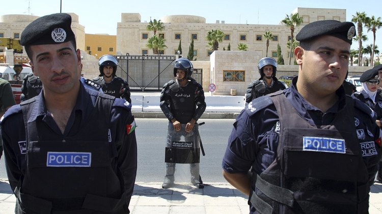 الأردن.. السجن لـ 8 أشخاص بتهم التخطيط لاستهداف أمريكيين والسفارة الإسرائيلية