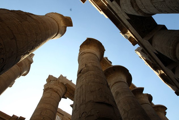 معبد "خونسو" يحتفي بظهور القمر الأزرق في سماء الأرض