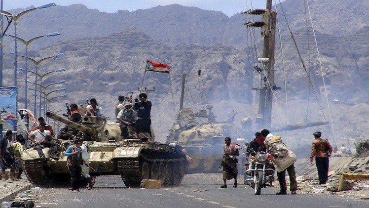 اللجان الشعبية تسيطر على معظم مناطق محافظة لحج واحتدام المواجهات جنوب اليمن (فيديو)