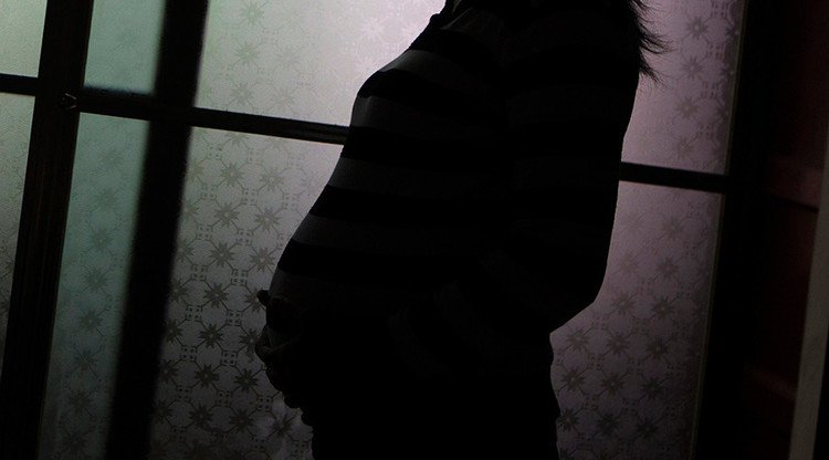 صينية تنجو من السجن 10 سنوات لحملها 13 مرة