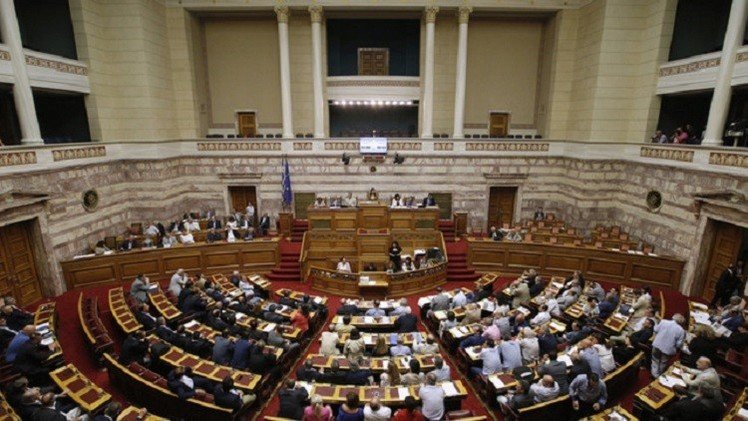 اليونان.. انشقاق 25 نائبا عن حزب "سيريزا" واتهامات لزعيمه بالخيانة