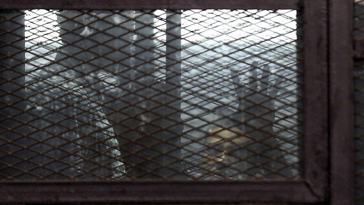 مصر.. السجن المشدد 3 أعوام بحق صحفيي الجزيرة بتهم نشر "مواد تضر بالبلاد"