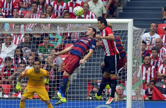 (فيديو) فوز دراماتيكي لـ برشلونة ضد ملقة في الدوري الإسباني 
