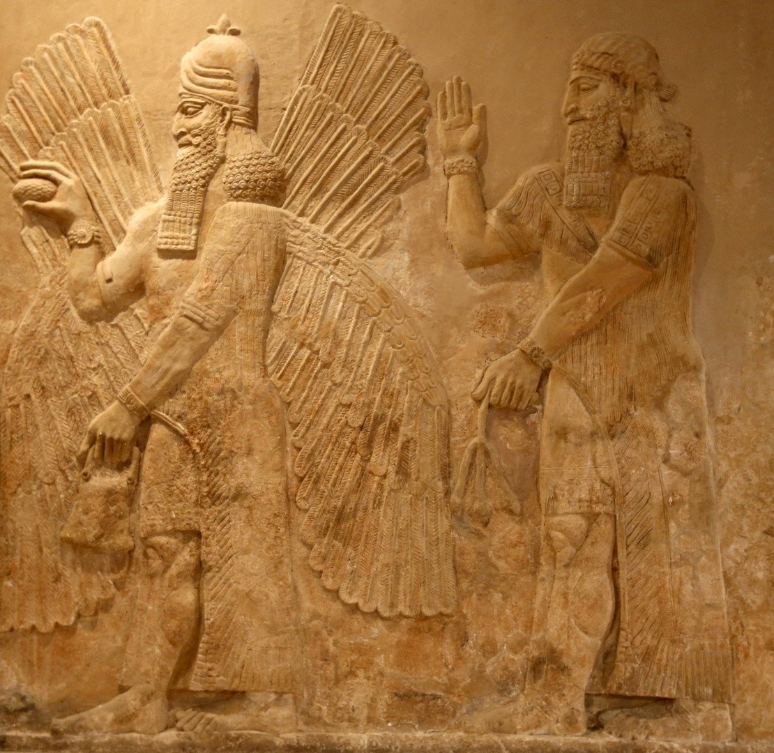 رسوم جدارية آشورية معروضة داخل المتحف الوطني للعراق في العاصمة بغداد، 15 يوليو/تموز 2015