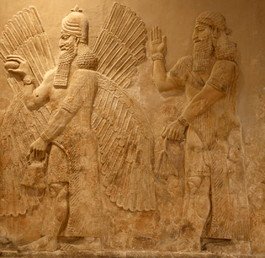 رسوم جدارية آشورية معروضة داخل المتحف الوطني للعراق في العاصمة بغداد، 15 يوليو/تموز 2015