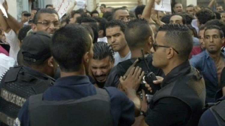 تونسيون يتظاهرون ضد قانون "المصالحة" 