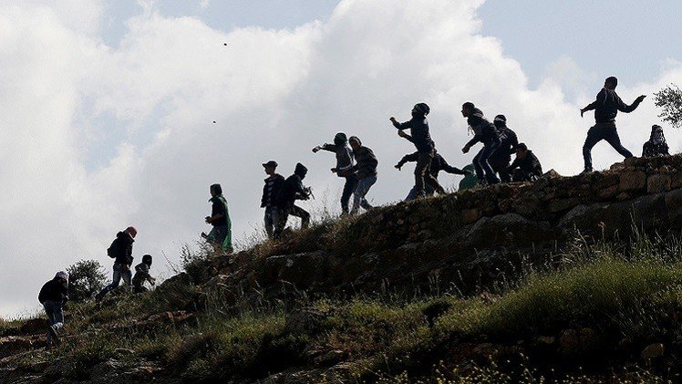 فلسطيني ينقذ 5 مستوطنين من غضب الشبان في الخليل