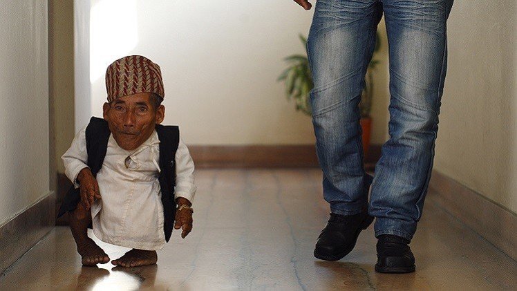 وفاة أقصر إنسان في العالم عن عمر ناهز 76 عاما