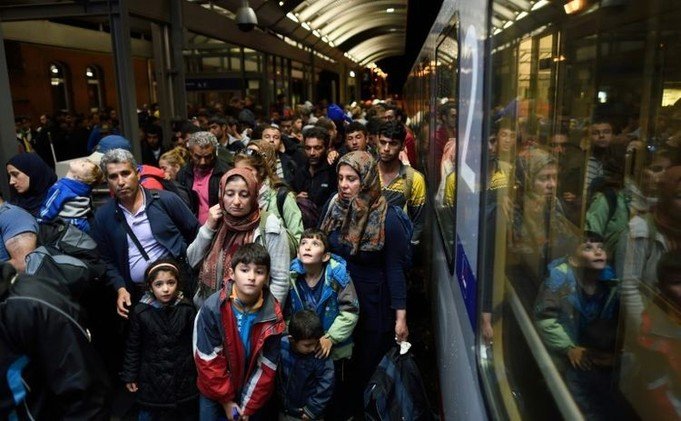 ألمانيا تخصص 6 مليارات يورو للاجئين وتتقاسم 59% منهم مع فرنسا وإسبانيا