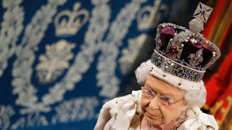 63 عاما على العرش.. إليزابيث الثانية تتمسك بالتاج حتى الرمق الأخير