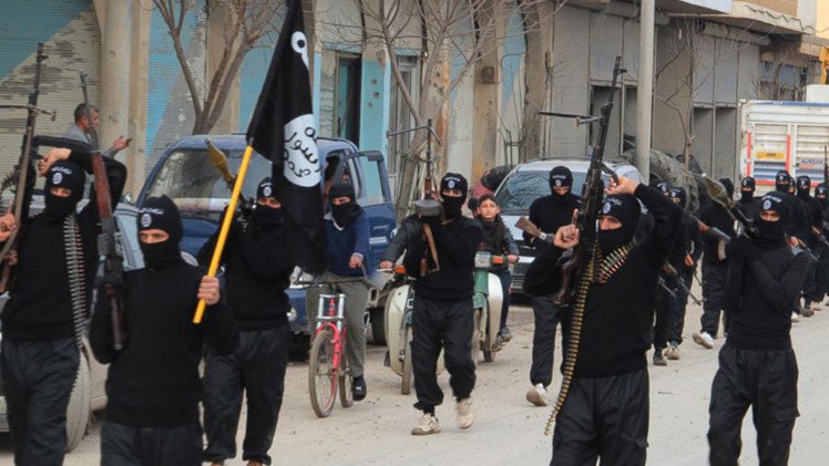 الاستخبارات الأمريكية تزيف التقارير لإظهار تفوق الولايات المتحدة على "داعش"