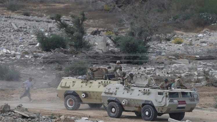 مصر.. مقتل جنديين و64 مسلحا في سيناء