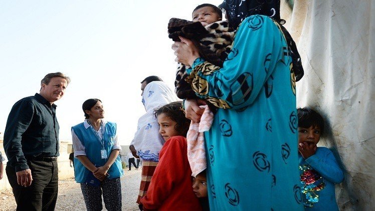 كاميرون يزور مخيمات للاجئين السوريين في لبنان والأردن