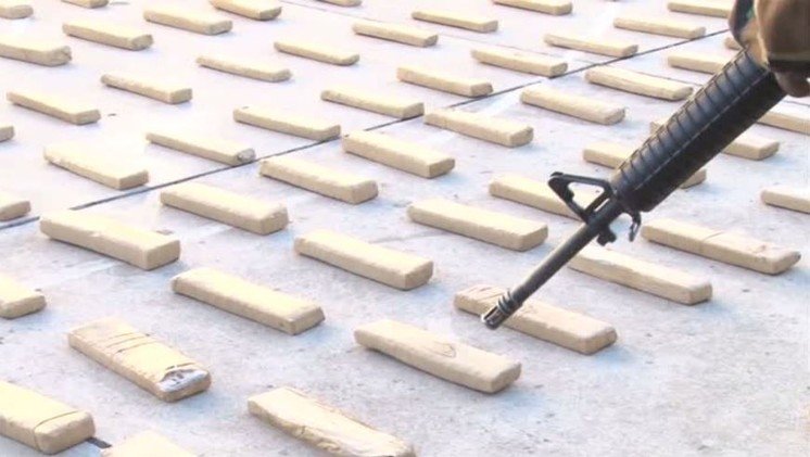 بالفيديو.. السلطات البوليفية تصادر نحو طني ماريغوانا 
