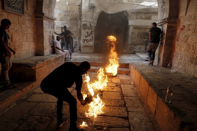 إسرائيل تسمح بقنص ملقي الزجاجات الحارقة على جيشها في القدس