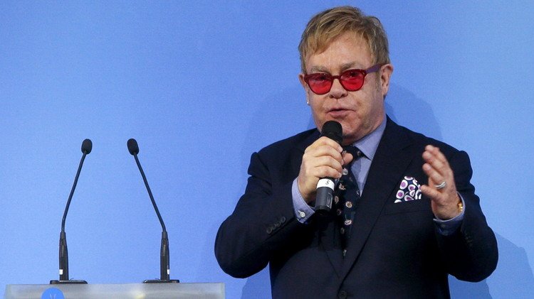 ما حقيقة اتصال "بوتين" بالمغني البريطاني إلتون جون؟ (تسجيل صوتي)