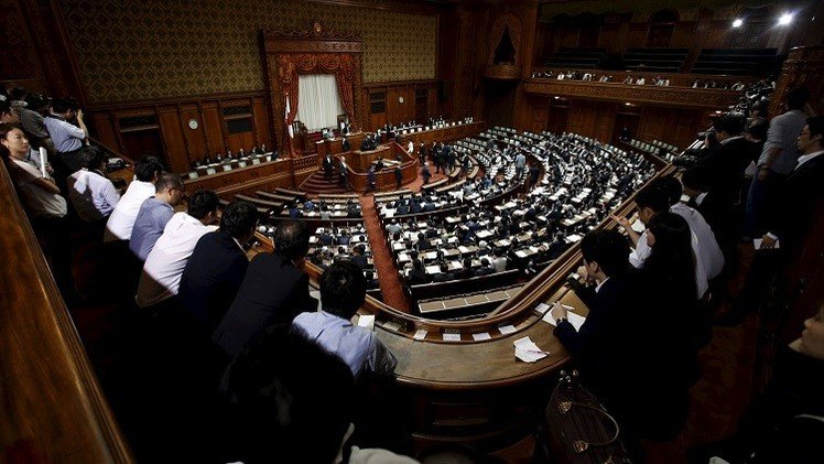 طوكيو تقر قانونا يسمح لقوات الدفاع الذاتي اليابانية بالقتال في الخارج