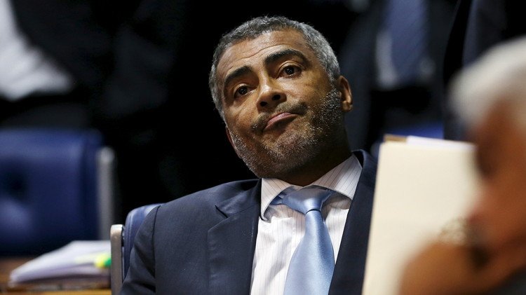 روماريو: "بلاتر وبلاتيني من مدرسة واحدة"