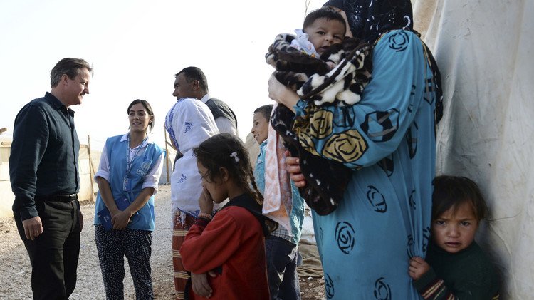 بريطانيا.. وصول الدفعة الأولى من اللاجئين السوريين  