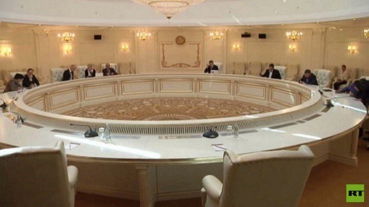مفاوضات فرق مجموعة الاتصال حول أوكرانيا تبدأ في مينسك