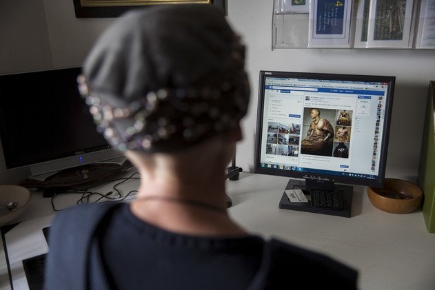 امرأة تعرض طفلا للبيع على الانترنت بـ380 دولاراً