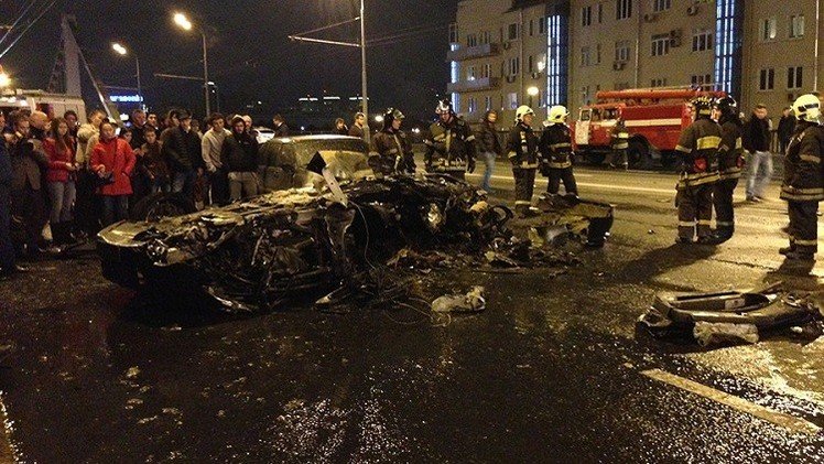 ابن "ملك الماس" الإسرائيلي يتسبب بحادث مريع بسيارته الفيراري وسط موسكو ويفر