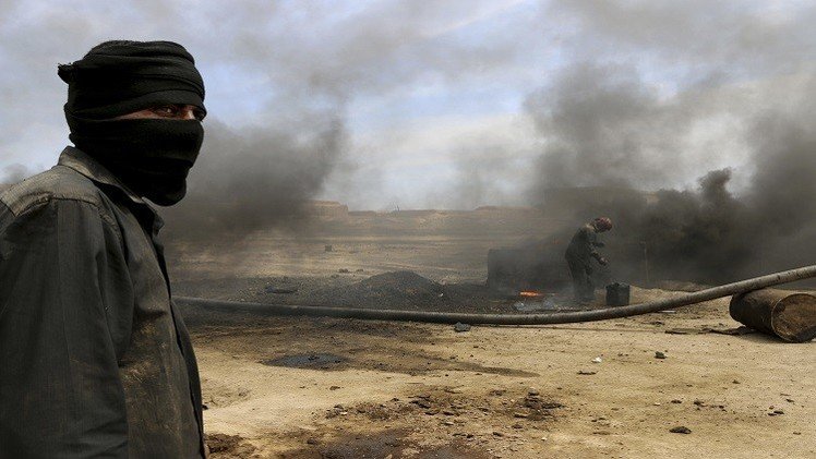 تقارير استخبارية: "داعش" يجني 50 مليون دولار شهريا من النفط