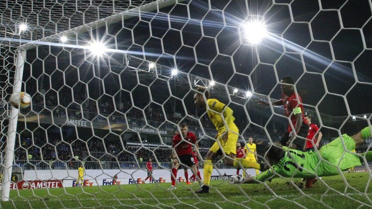 بوروسيا دورتموند يكتسح أوغسبورغ بخماسية (فيديو)