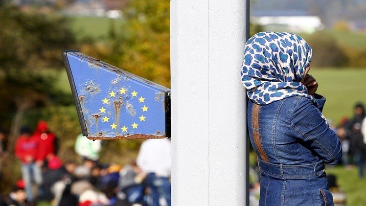 رئيس التشيك: اللاجئون السوريون أثرياء والحجاب سيحرمنا من جمال النساء