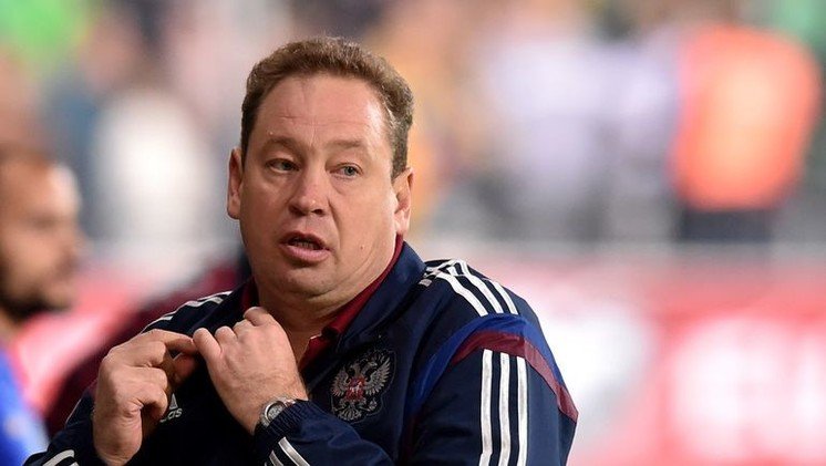 سلوتسكي مستمر في تدريب منتخب روسيا حتى نهاية بطولة أوروبا 2016
