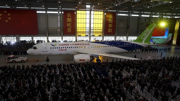 أول طائرة ركاب صينية كبيرة من طراز "C919" (فيديو)