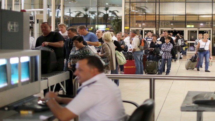 البدء بتدقيق فيديوهات كاميرات المراقبة بمطار شرم الشيخ 