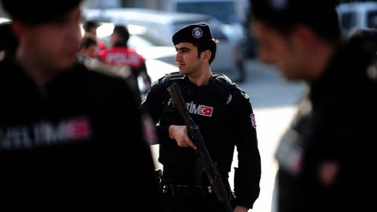تركيا.. إصابة اثنين من عناصر الشرطة بإطلاق نار في اسطنبول