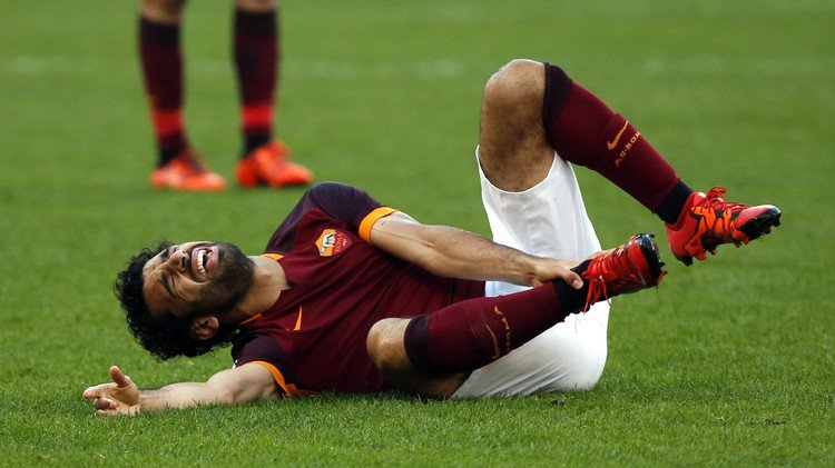 روما يعلن عن المدة التي سيغيبها محمد صلاح