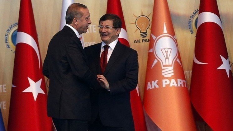 أردوغان يكلف  داود أوغلو بتشكيل الحكومة الجديدة